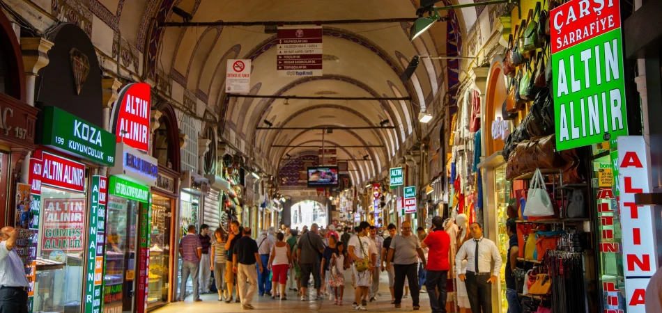 Walking distance from Beyazıt Square to Grand Bazaar.