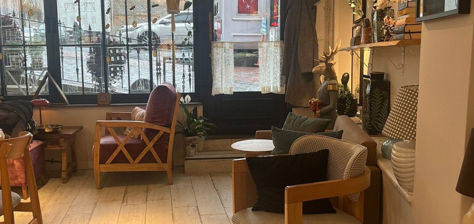 Best coffee shops for digital nomads in Cihangir.